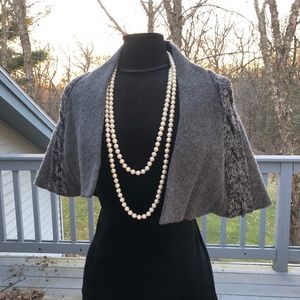 Lab (Laurie Ann Brazeau) wool caplet shawl